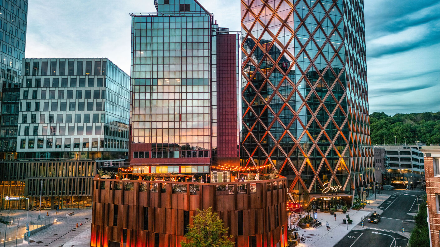 Lokalerna ligger i det tidigare Canonhuset, en byggnad som är välkänd för många. Tillsammans med den nyare delen bildar de två huskropparna Kineum. 